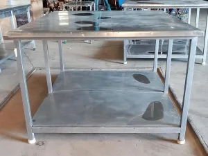 Mesa de inox 1,35X1,75 metros