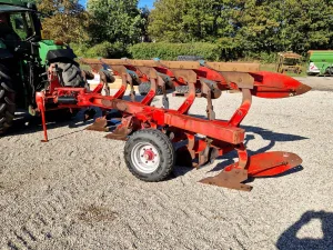 MF / Overum 5 furrow plough