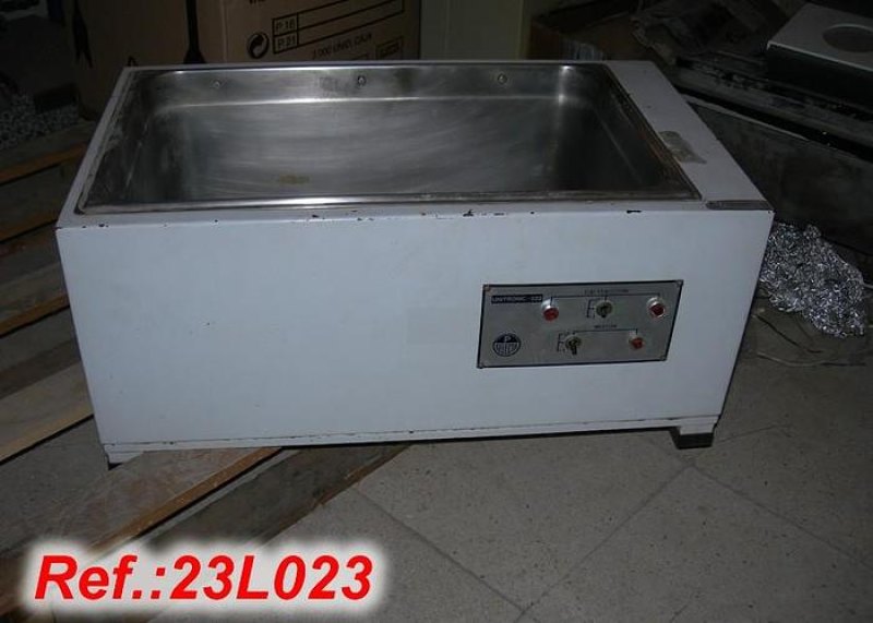 EQUIPO DE BAÑO MARÍA DE LABORATORIO