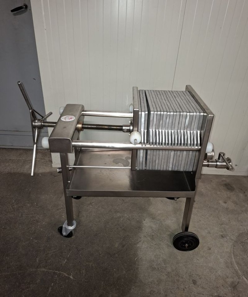 FILTER PLATES MODEL 32X32, STAINLESS STEEL FRAME, 20 ALUMINUM PLATES, SECOND-HAND MACHINE