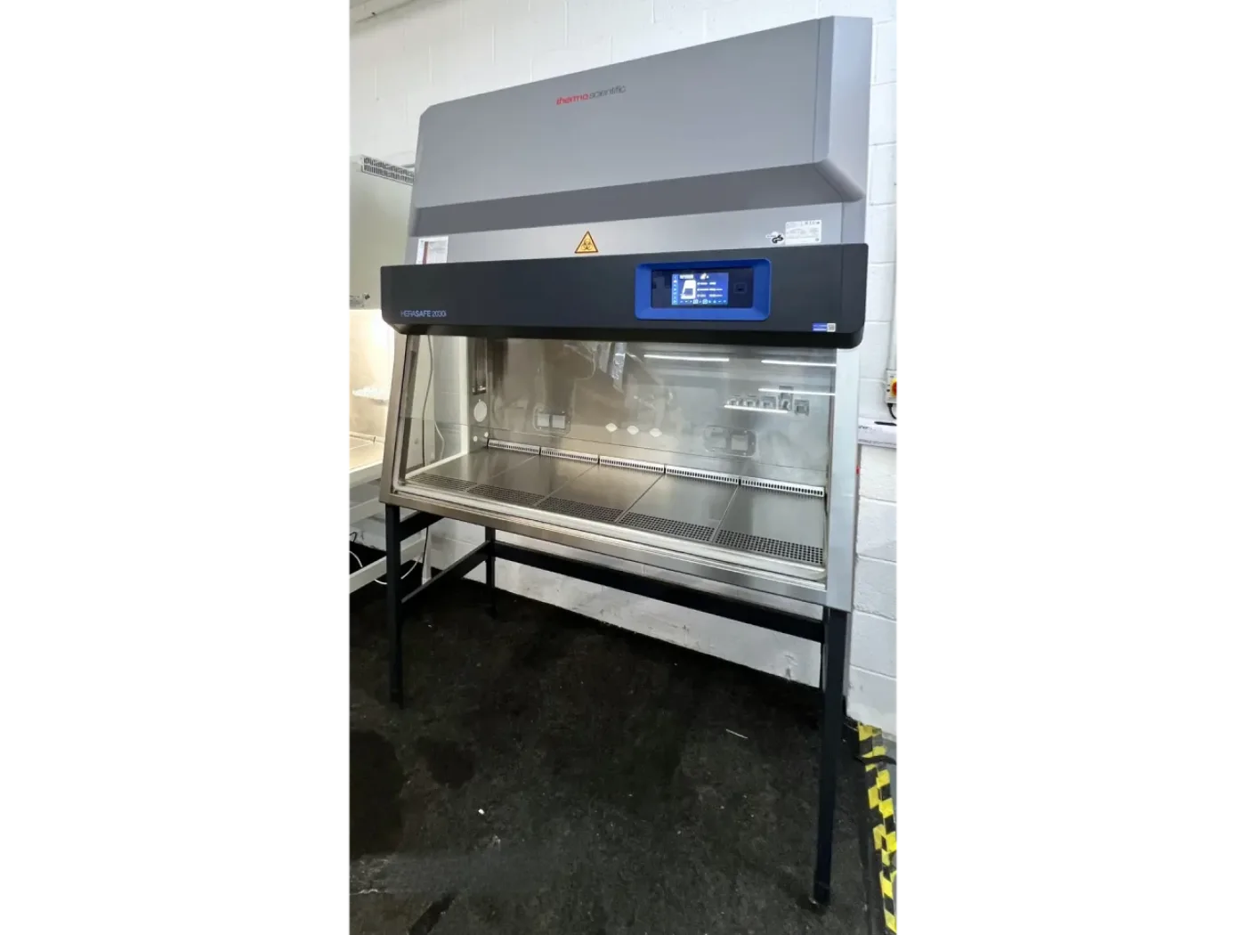 Thermo Scientific Herasafe 2030i 1.5 Safety Cabinet - 1