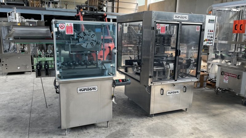 CAPSULE DISTRIBUTOR NORTAN MODEL MULTICAP 120 AND ROLLING MACHINE NORTAN FOR CAPSULES, MODEL AURORA 120, SECOND-HAND MACHINES