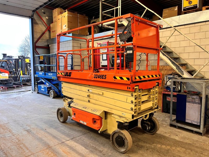 JLG 3246ES