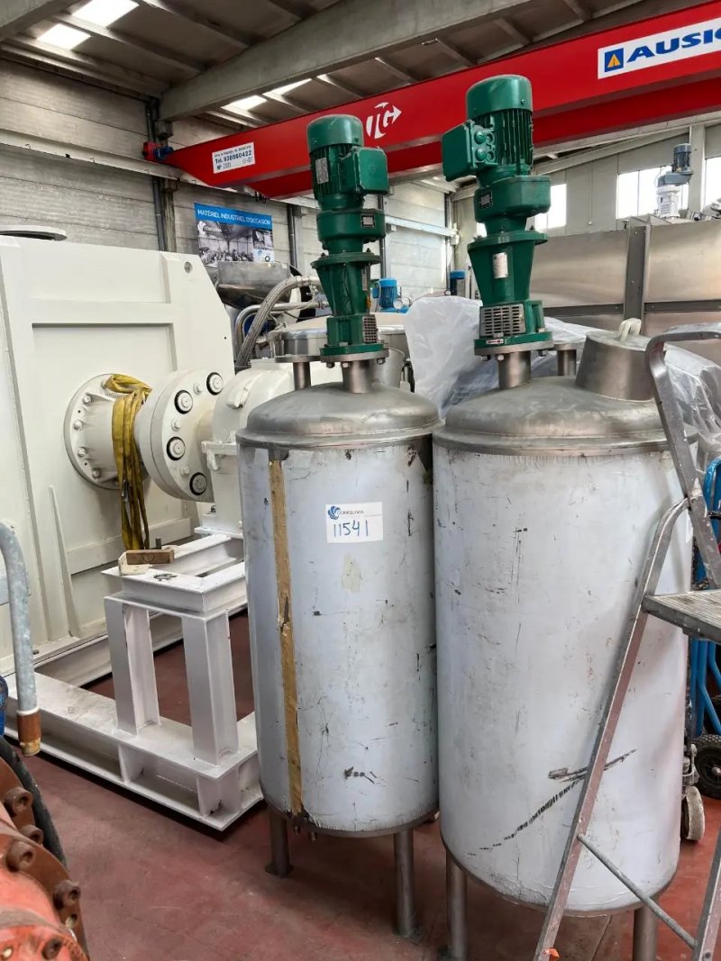 STAINLESS STEEL TANK 304 365 LITERS WITH AGITATION AND JACKET
