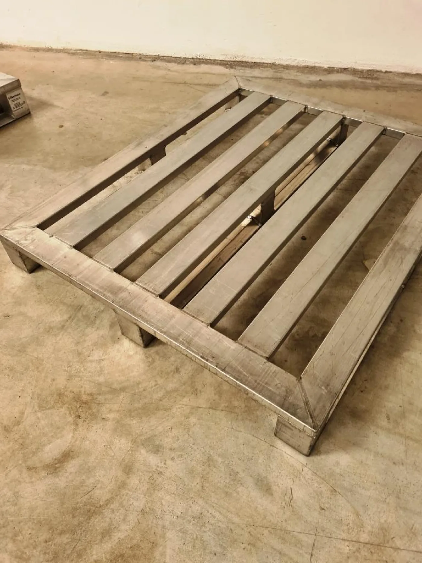 PALLET IN ALLUMINIO – SCHNEIDER – LKE - 2