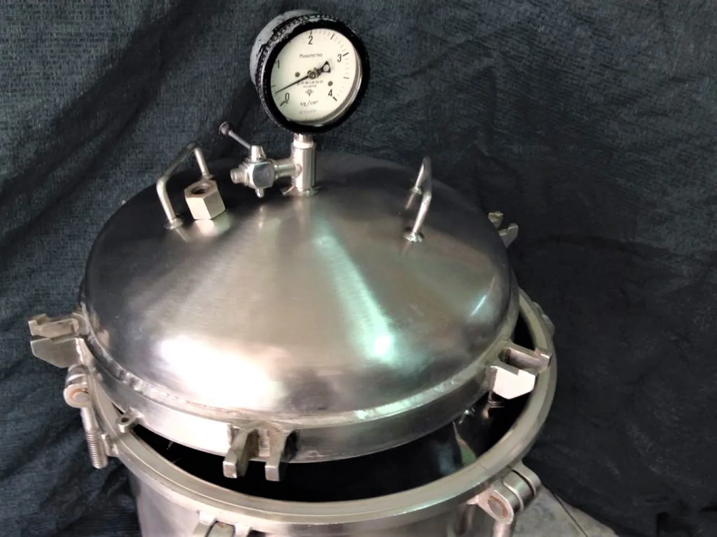 SERBATOIO CARRELLATO IN ACCIAIO INOX CON MANOMETRO - 3