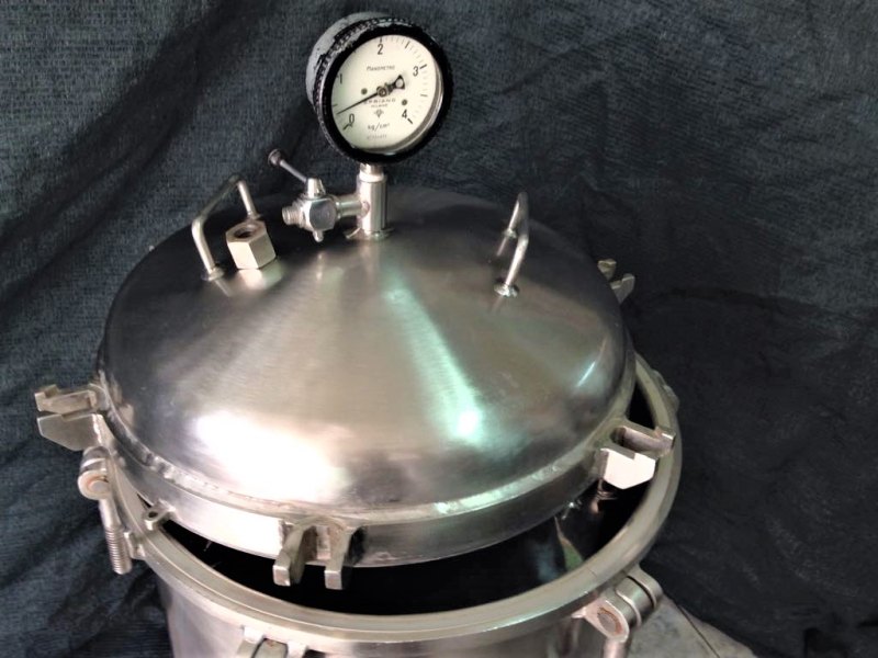 SERBATOIO CARRELLATO IN ACCIAIO INOX CON MANOMETRO