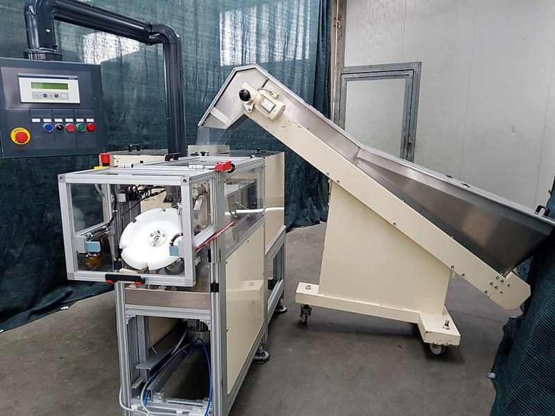ALIMENTATORE VIBRANTE CON ELEVATORE – ADMV MOD. DISTRIBUTEUR DE SERINGUES
