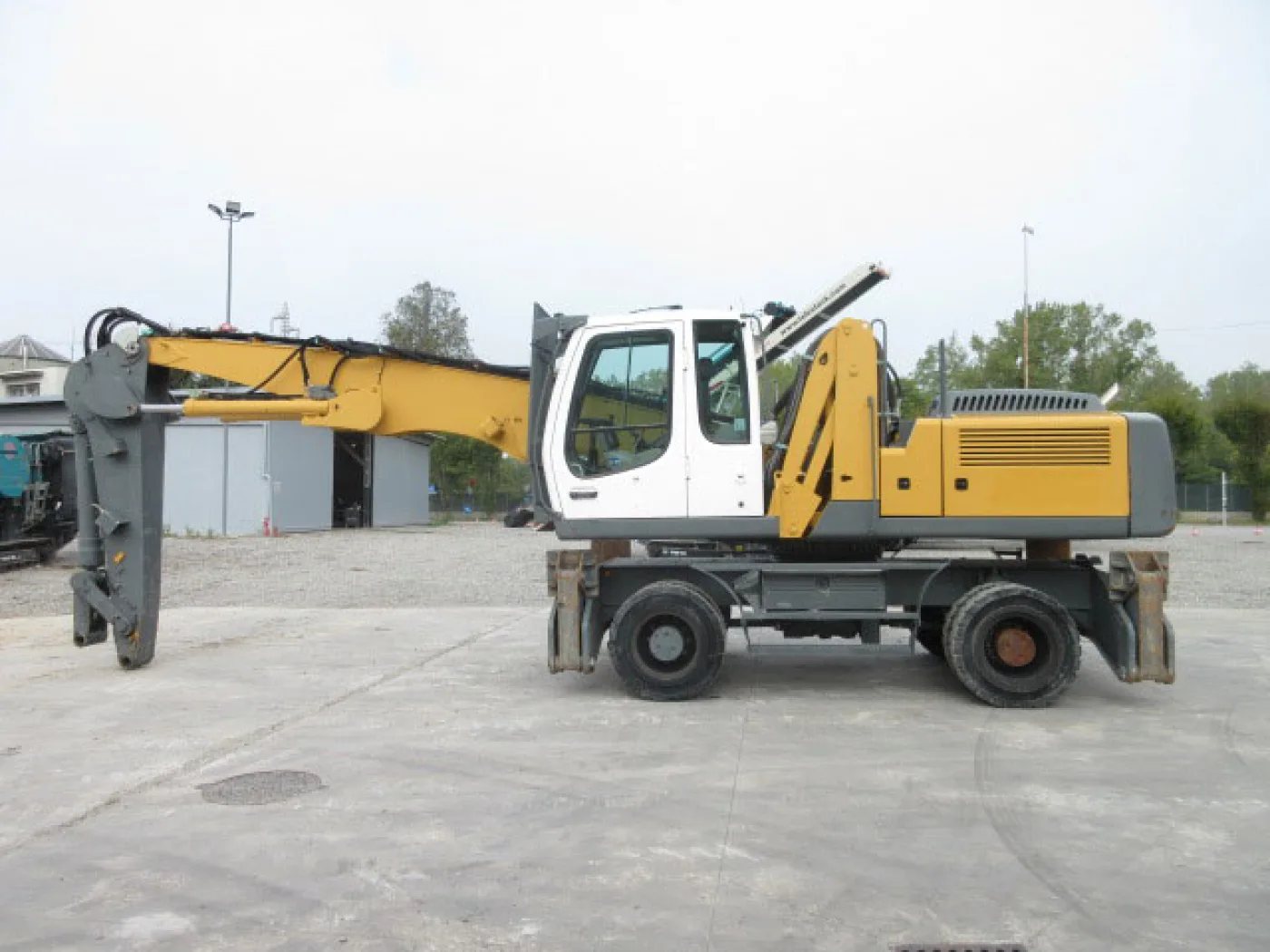 Liebherr A924 Material Handler - 3