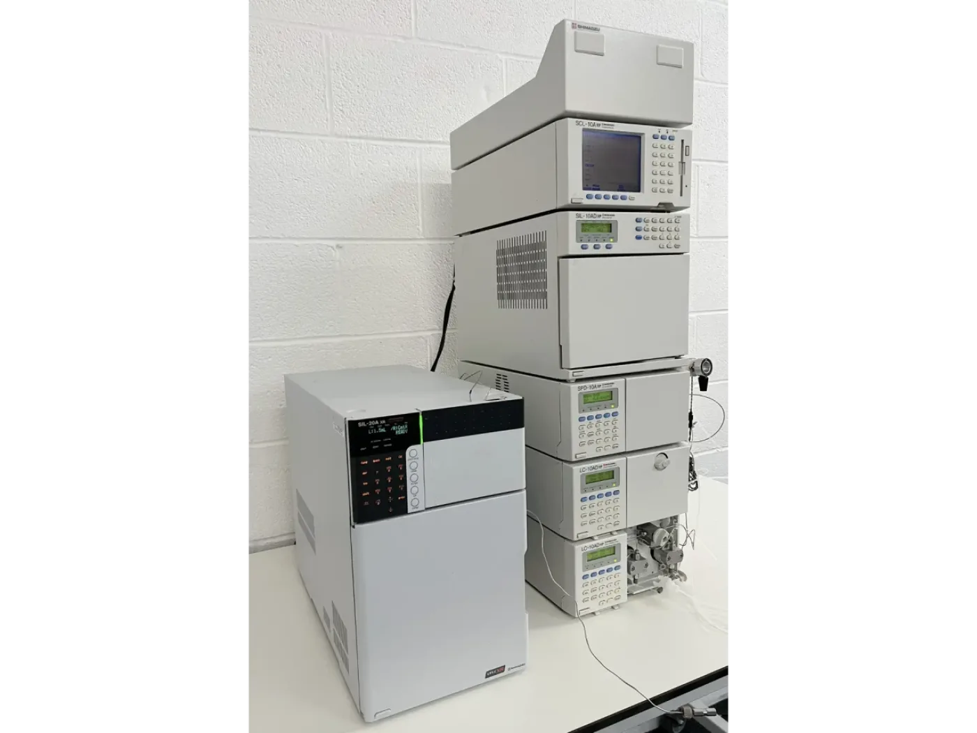 Shimadzu HPLC System with SIL-20A XR - 3