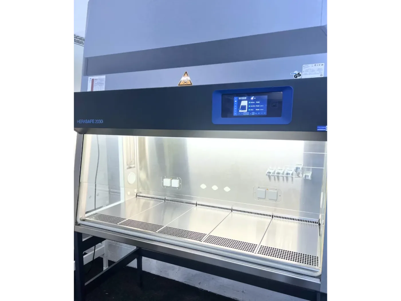 Thermo Scientific Herasafe 2030i 1.5 Safety Cabinet - 2