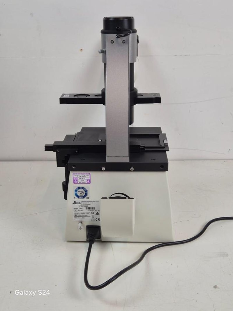 Leica DMi1 Microscope