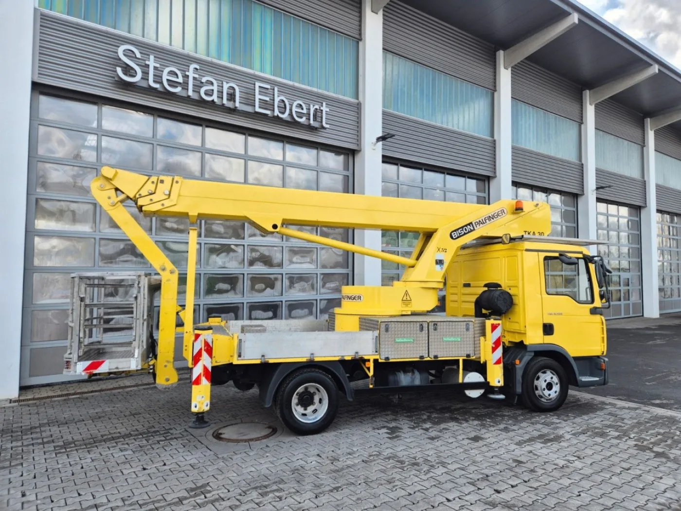 Man TGL 8.150 4x2 Bison Palfinger TKA 30 - 8