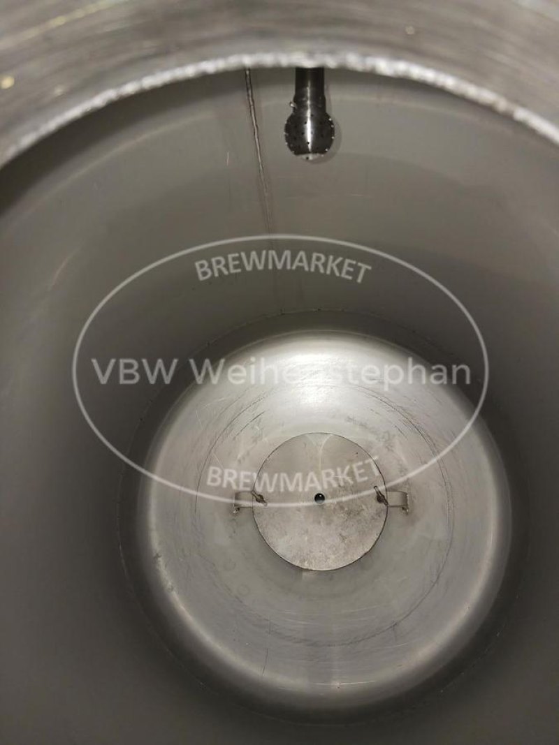 Hop dosing tanks