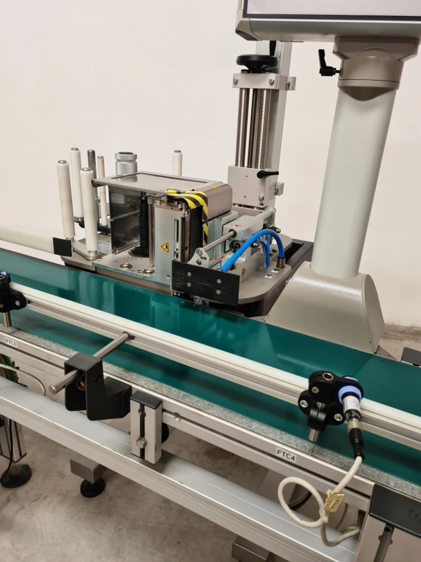 ETICHETTATRICE CON STAMPANTE E NASTRO TRASPORTATORE – IRPLAST – MOD. PA 180 COMPACT - 5