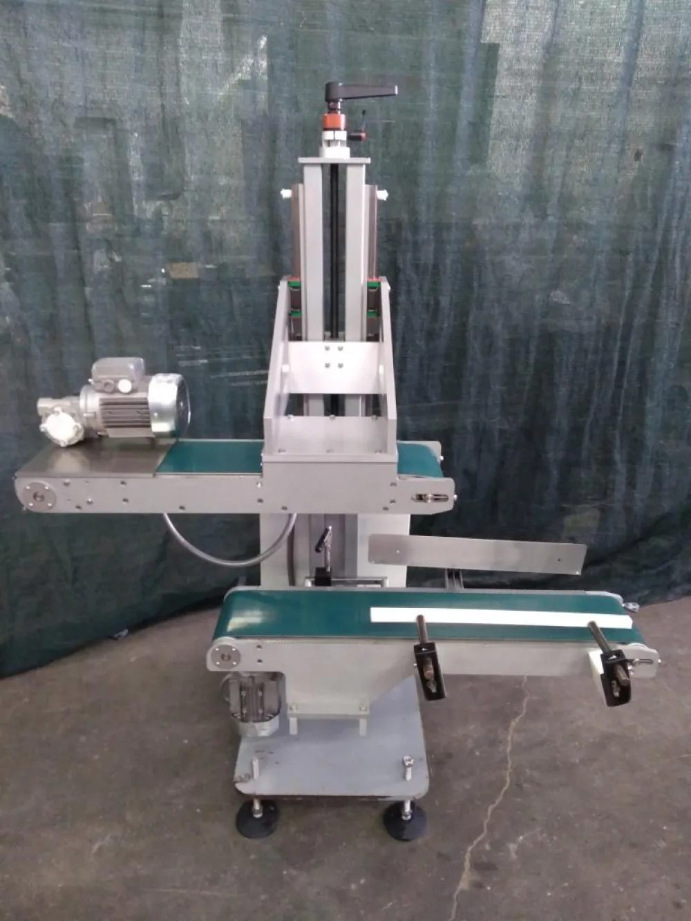 NASTRO TRASPORTATORE MOTORIZZATO SISTEMA ASSEMBLAGGIO CON DOPPIO STRATO – SIEMPHARMA – MOD. NS1000