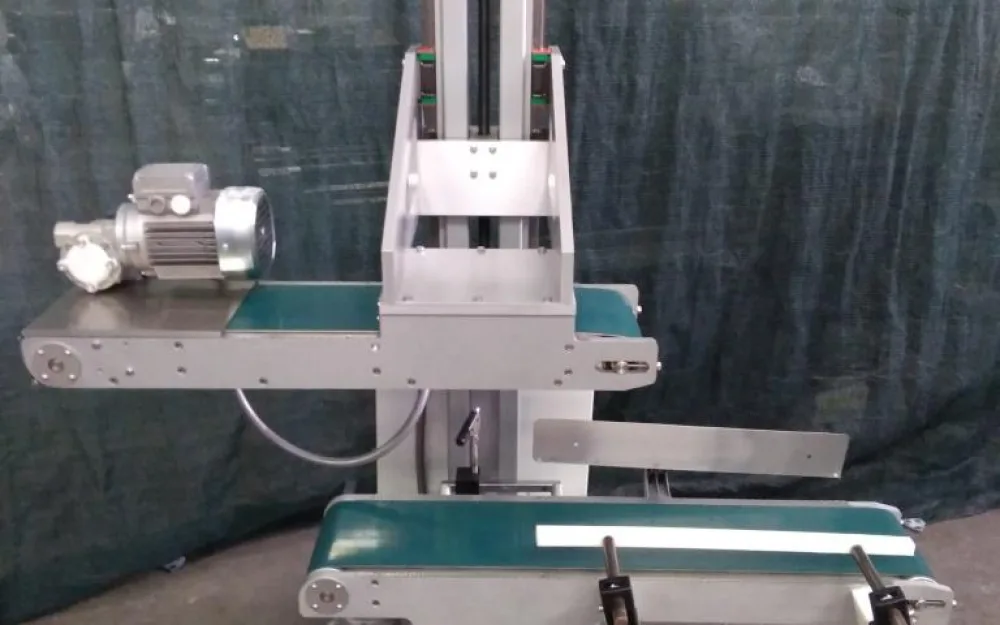 NASTRO TRASPORTATORE MOTORIZZATO SISTEMA ASSEMBLAGGIO CON DOPPIO STRATO – SIEMPHARMA – MOD. NS1000