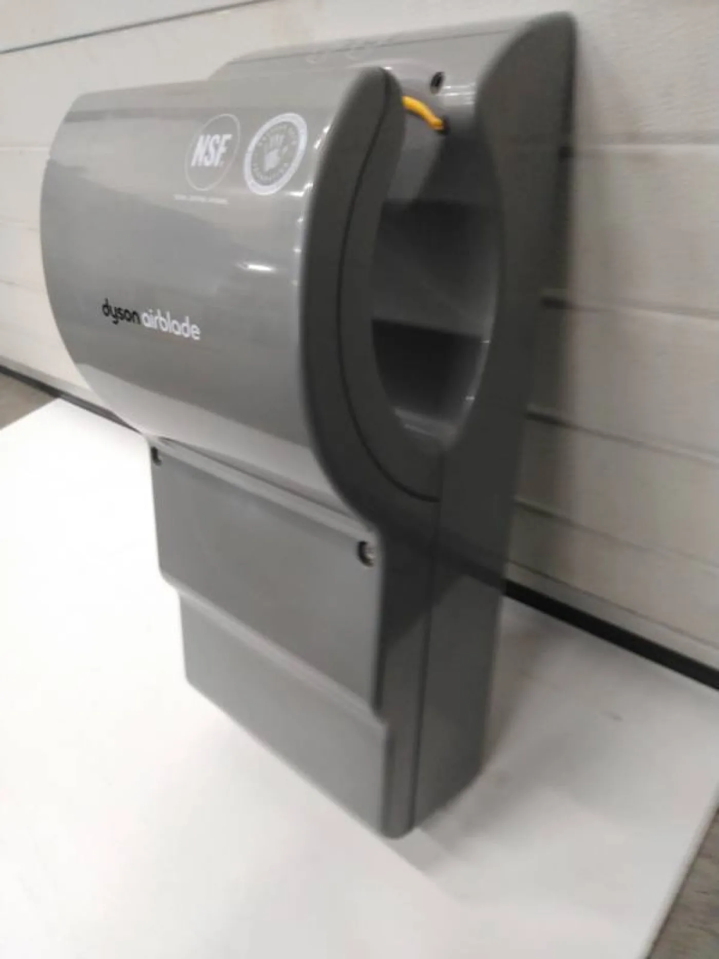 Dyson airblade - 4