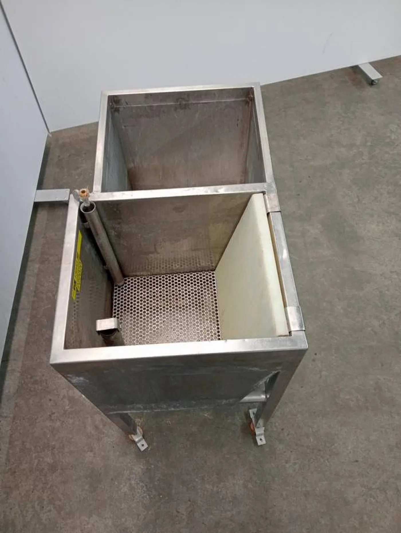 Wash bassin and sterilizer - 6