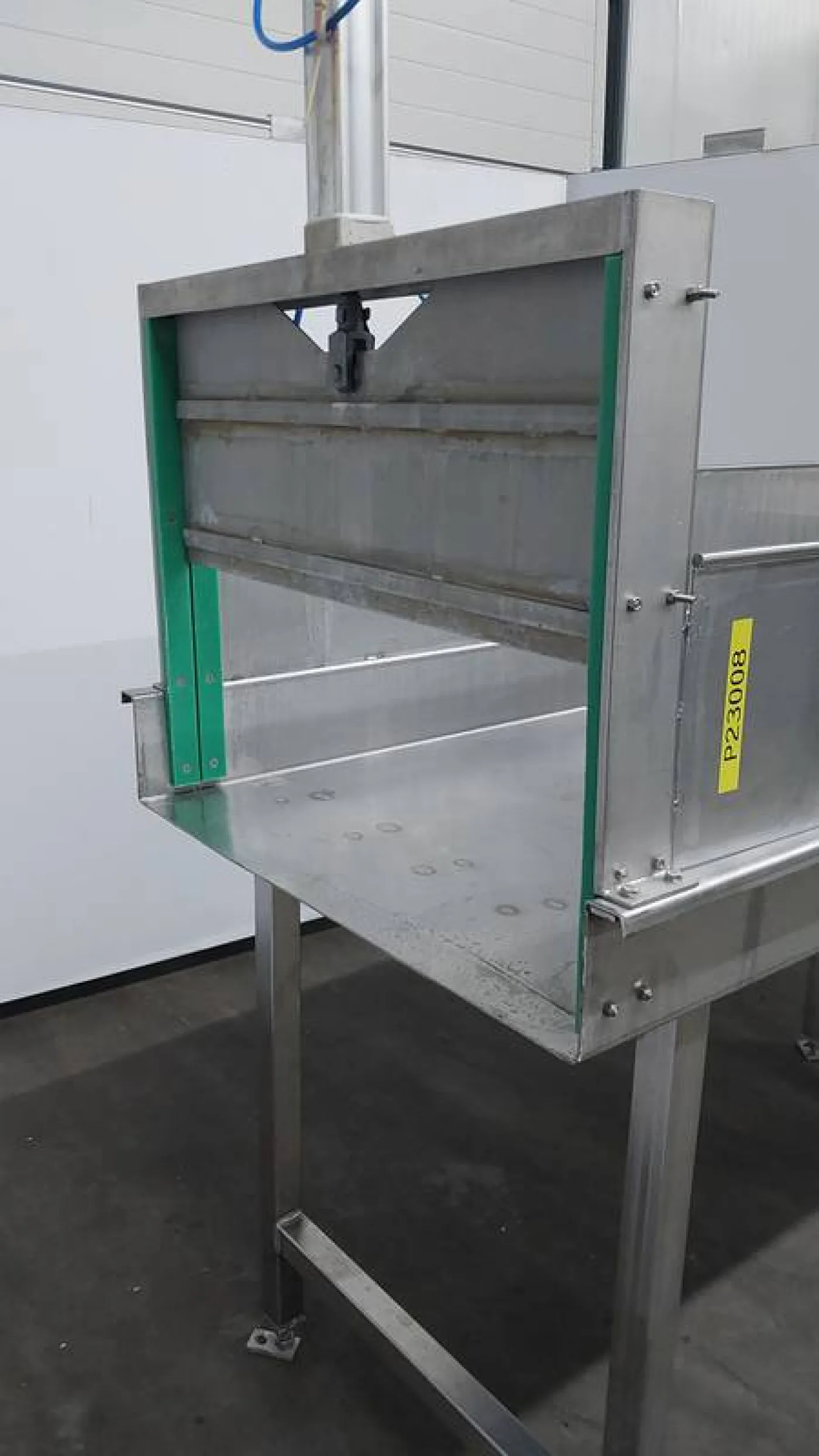 Gutter with gate - 2