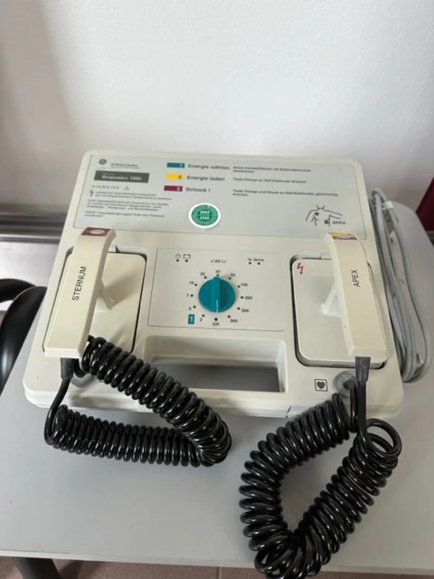 GE Responder 1000 Defibrillator - 1