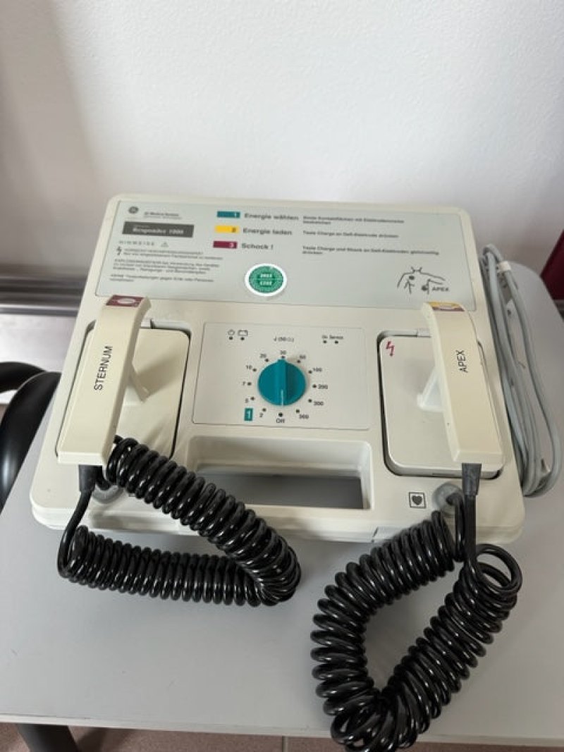GE Responder 1000 Defibrillator
