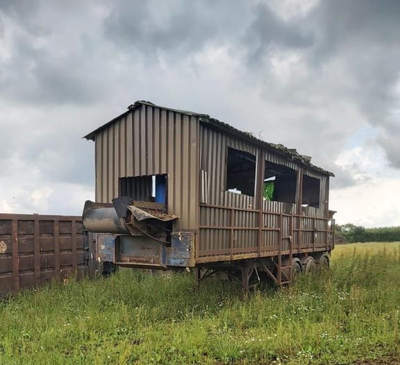 Trailer Mounted Picking Station