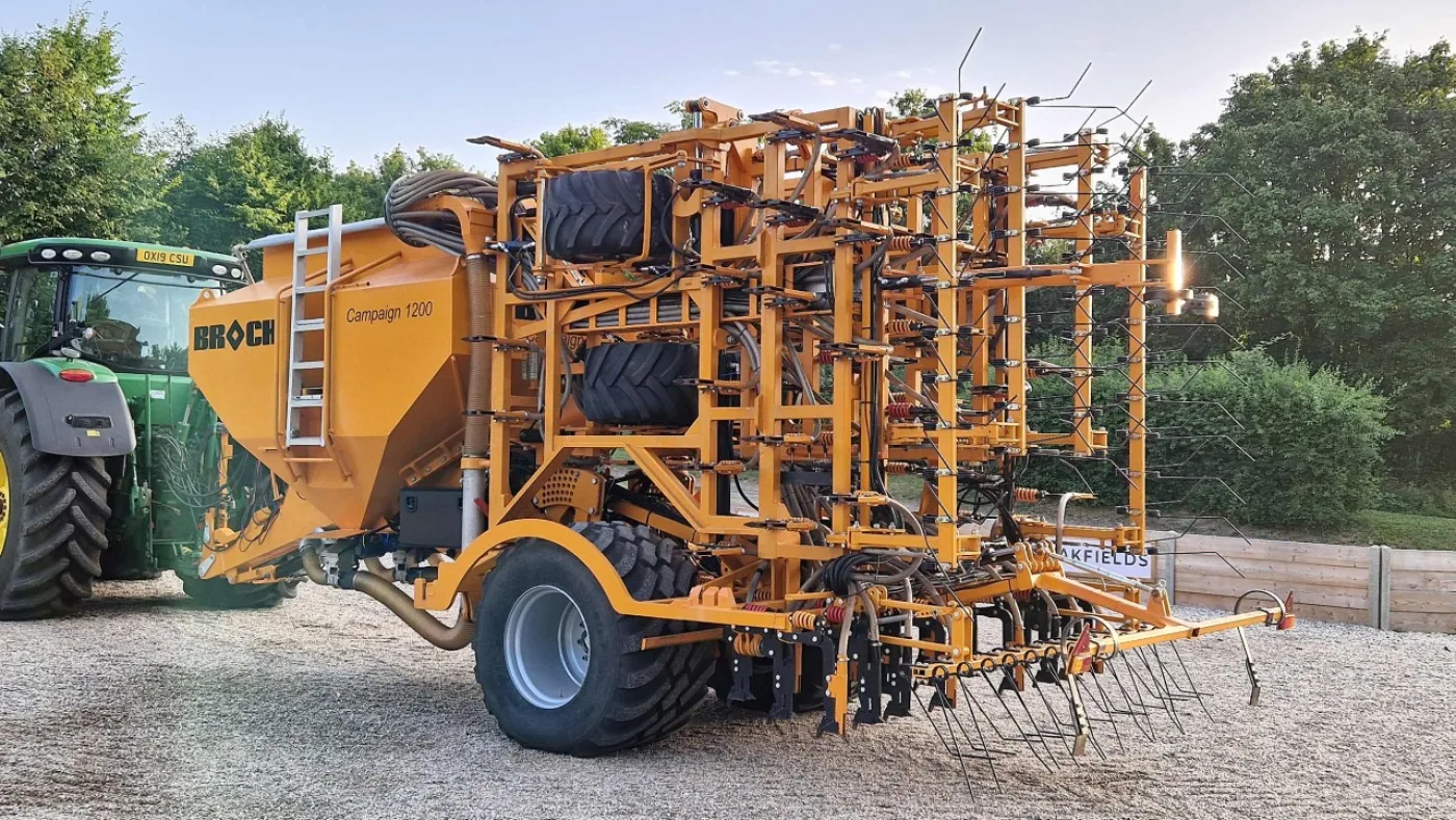 BROCK Campaign 12m trailed Tine Drill - 4