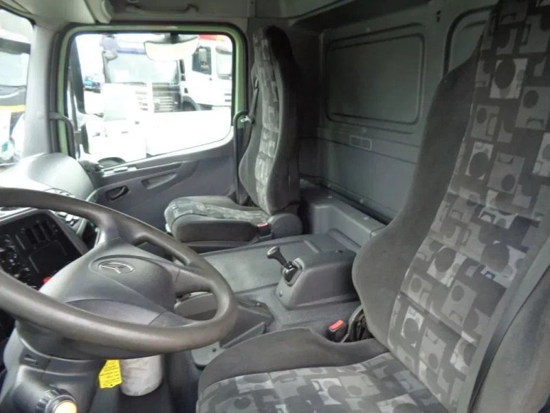 Mercedes-Benz Atego 822 + Euro 5 + Dhollandia lift