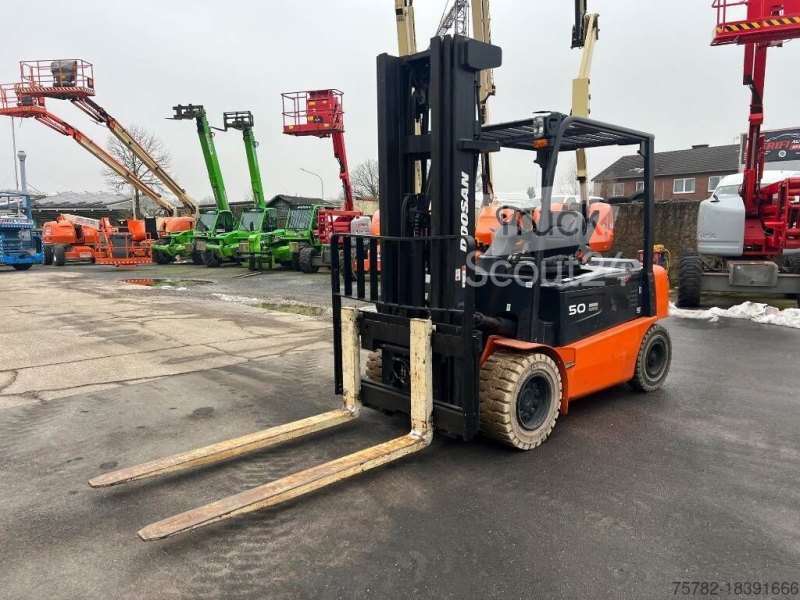 Doosan B50X5 5T 6m Triplex non-marking (1840)