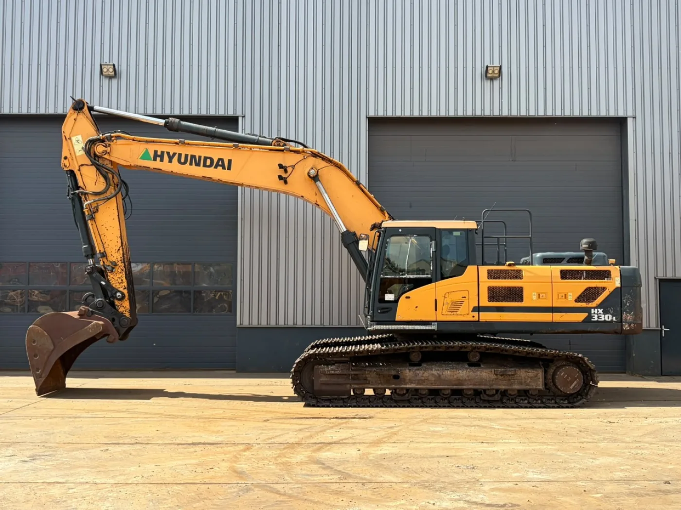 Hyundai HX330L - 1