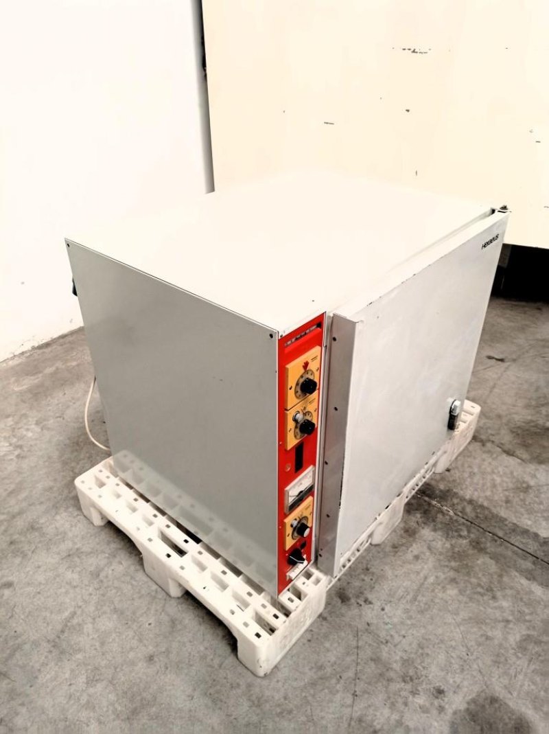 INCUBATRICE DA LABORATORIO – HERAEUS – MOD. B 5060