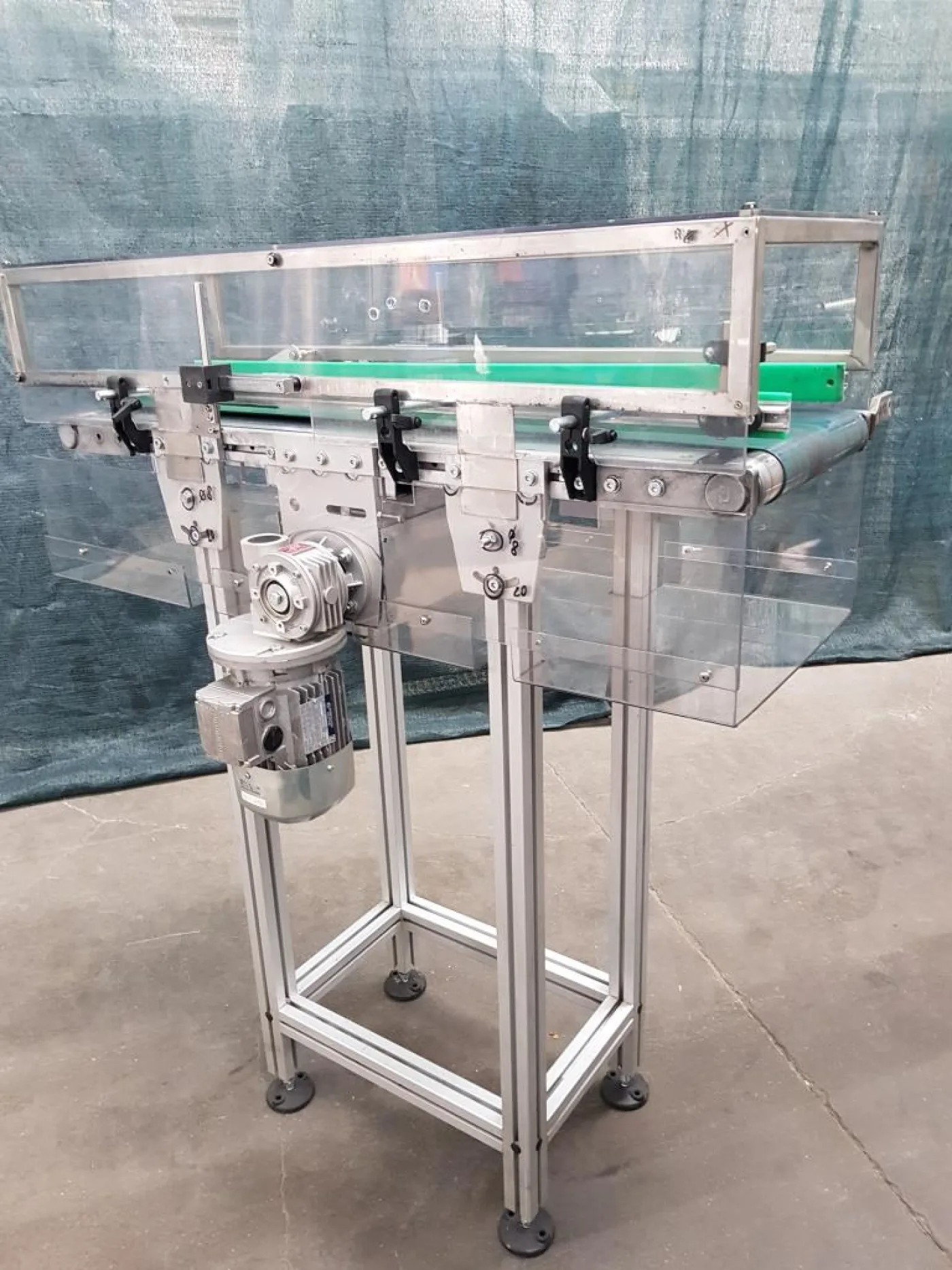 NASTRO A TAPPETO MOTORIZZATO CON VARIATORE DI VELOCITÀ - 1