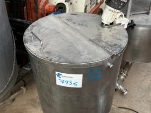 USED STAINLESS STEEL TANK 260 LITERS