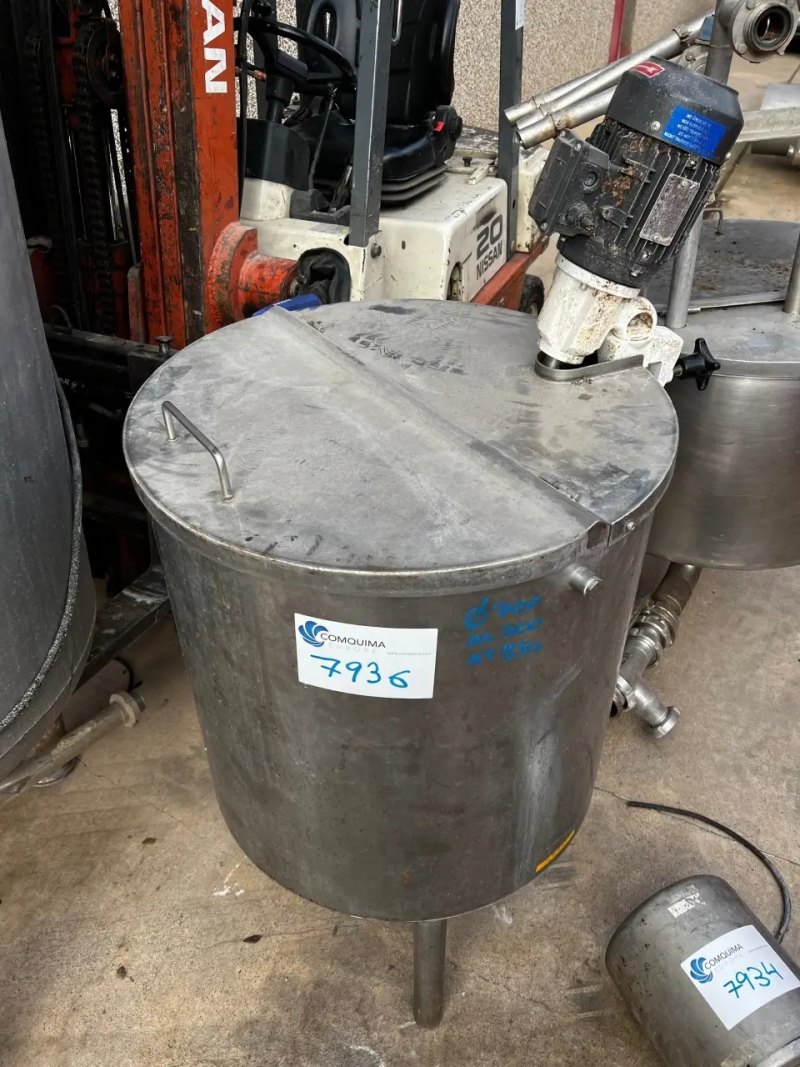USED STAINLESS STEEL TANK 260 LITERS