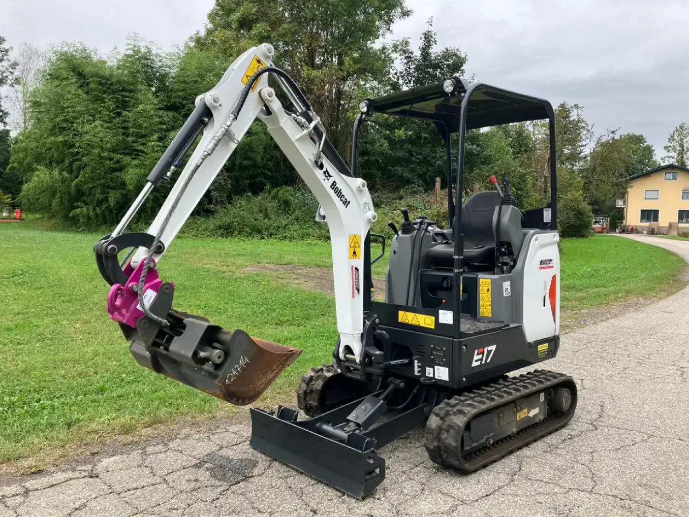 Bobcat - E17 - 8
