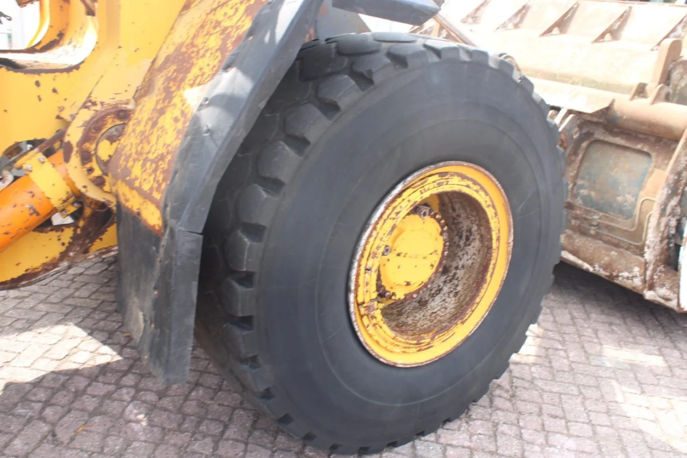 Volvo L 120 B - 5
