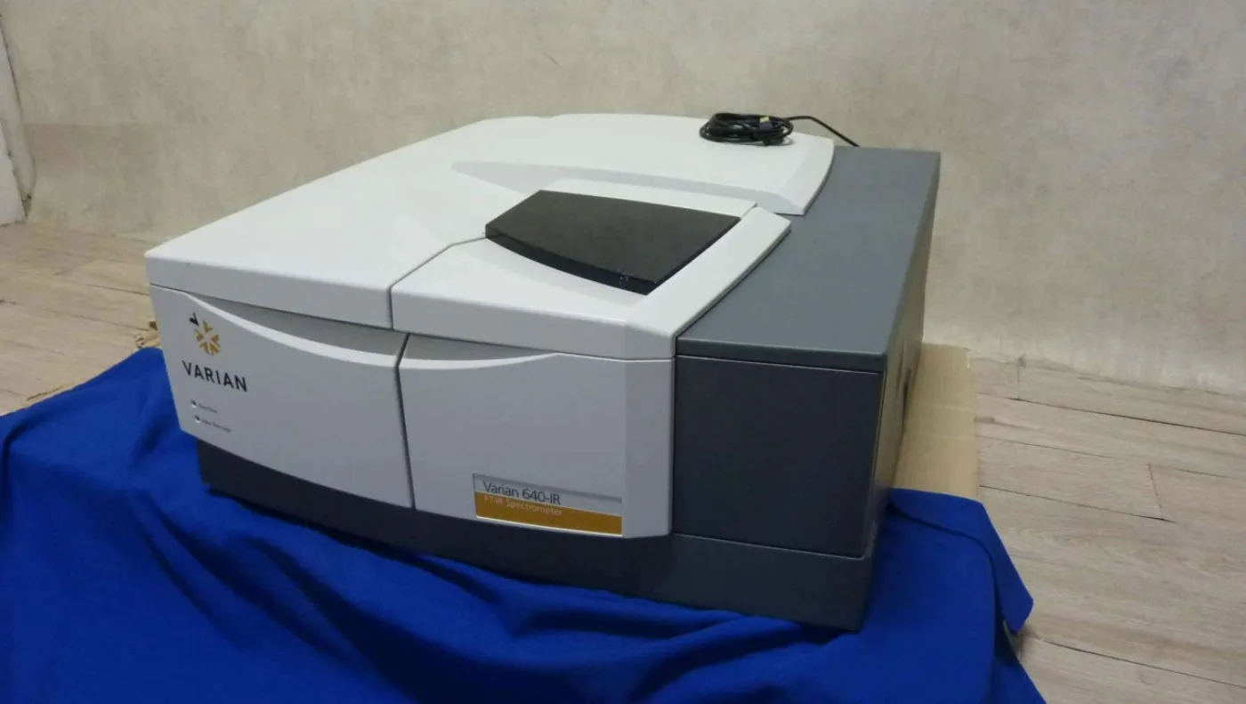 Varian 640-IR FT-IR Spectrometer - 1