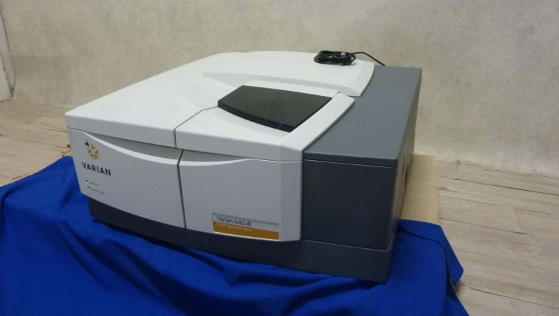 Varian 640-IR FT-IR Spectrometer