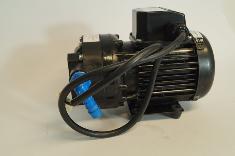 Agfa Elantrix 150 HX Druckplattenentwicklungsmaschine Pumpe Flojet AD 550 mit Stecker Nr. 10022908