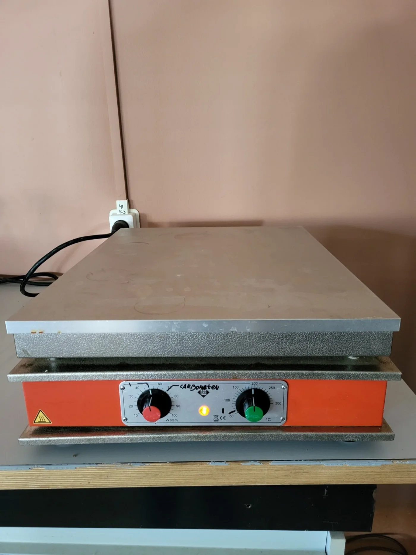 2566 - Used Harry Gestigkeit HT32 Hot Plate - 1