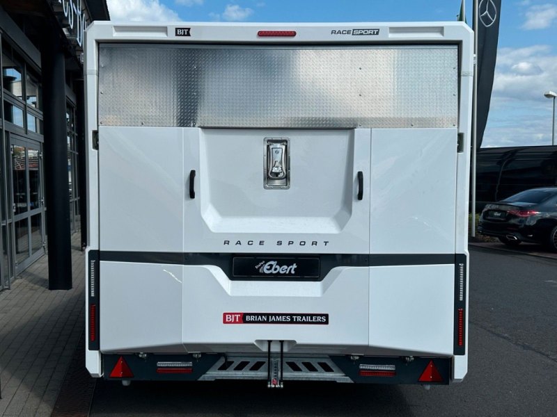 Brian James Race Sport / Länge: 5,03 m / 3.000 kg