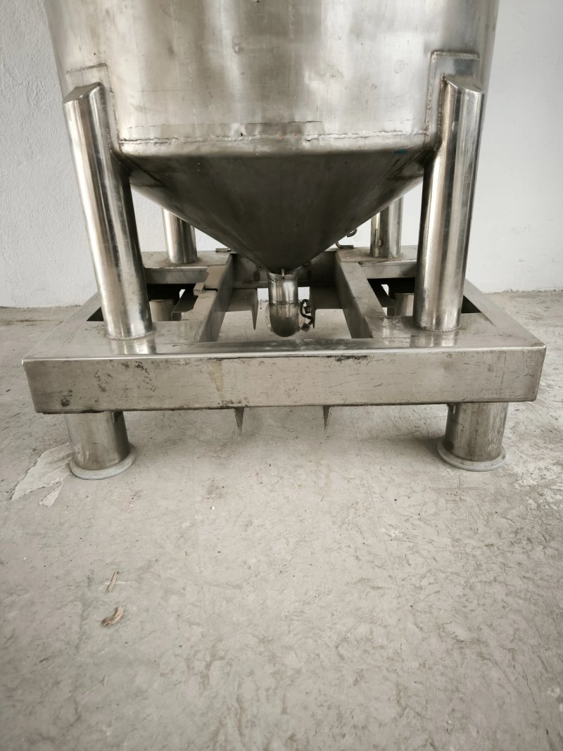 USED STAINLESS STEEL TANK 500 LITERS
