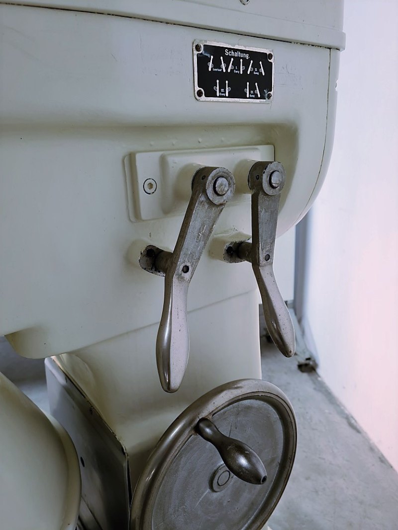 MESCOLATORE IMPASTATRICE PLANETARIA