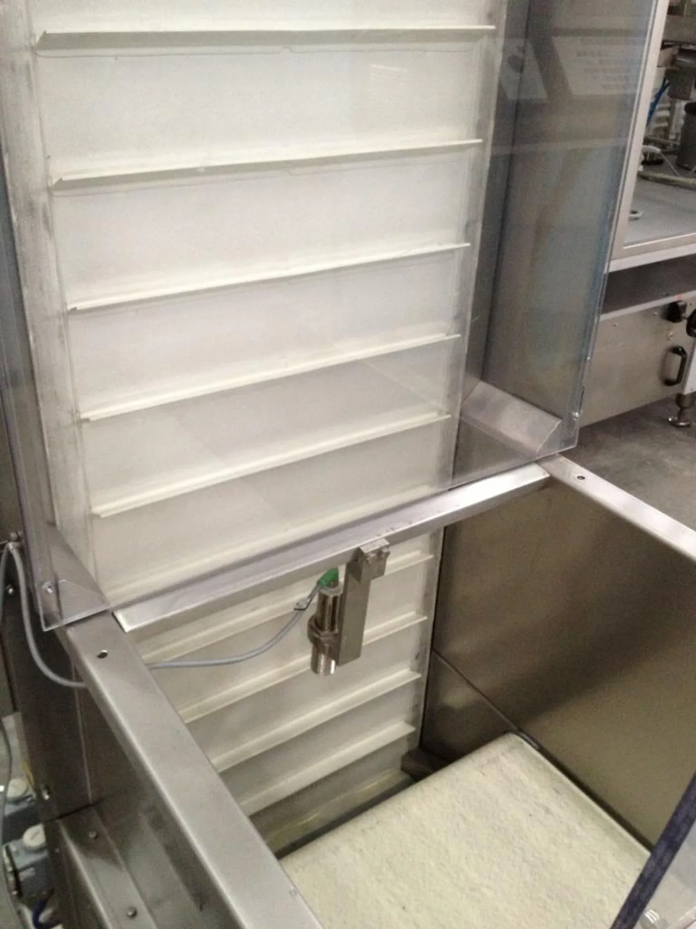 ELEVATORE – ALIMENTATORE PER SPAZZOLINI – GRONINGER – MOD. DE 300 - 6