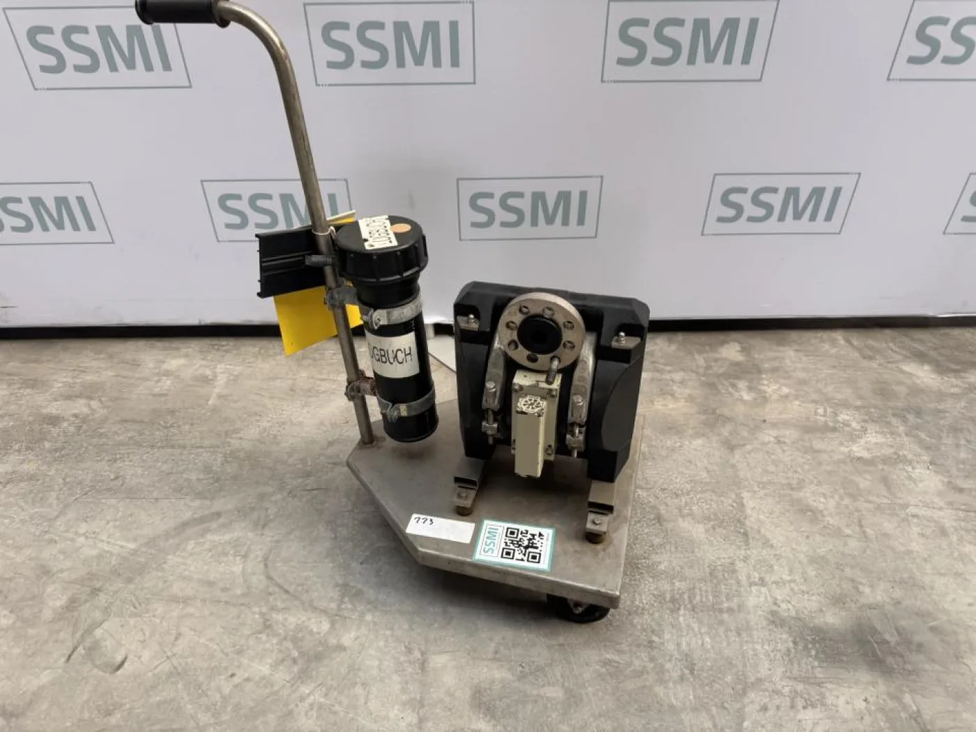Diaphragm pump on trolly - 2