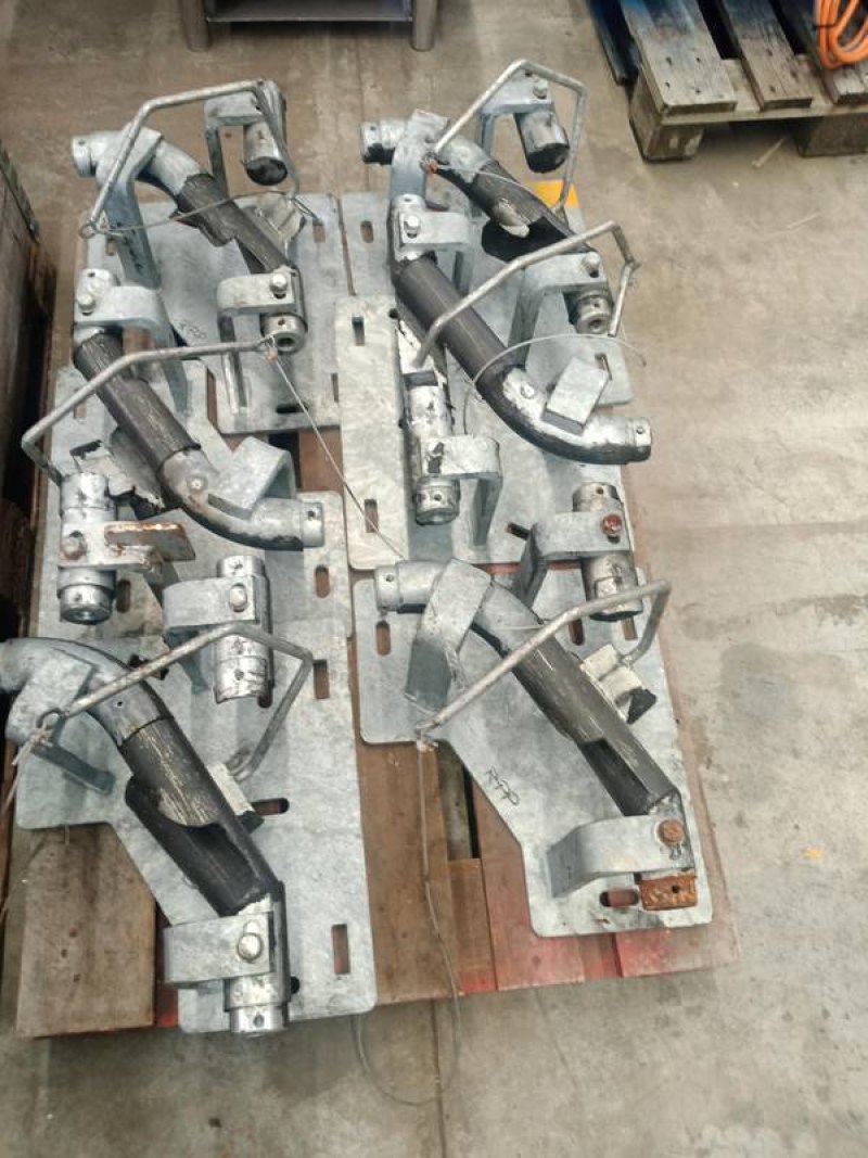 Tube rail switch right outside on base plate. Tube height 15cm