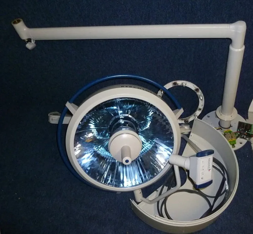 Berchtold Chromophare D 530 OP-Lampe (Deckenmontage)