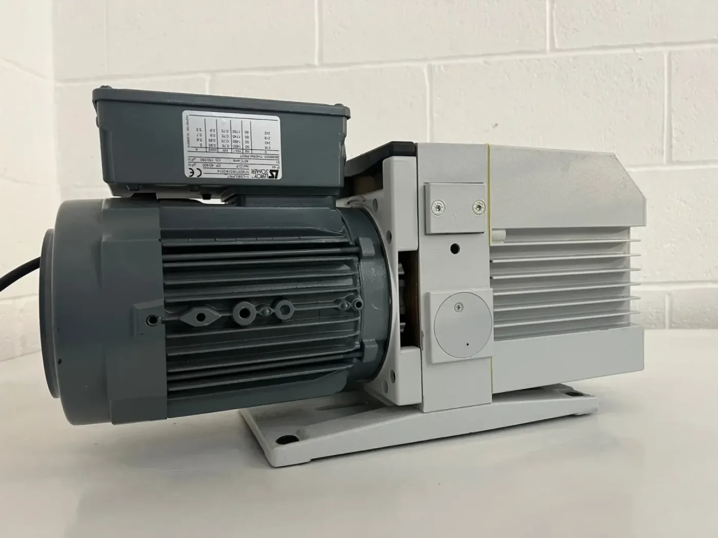 Leybold Trivac D16B LS90LPR/T Vacuum Pump - 1