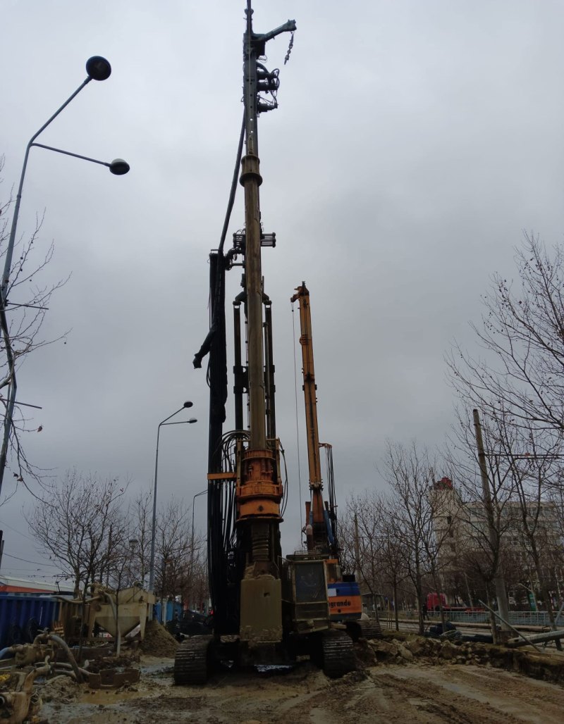 Bauer BG 22 H Rotary Piling Rig